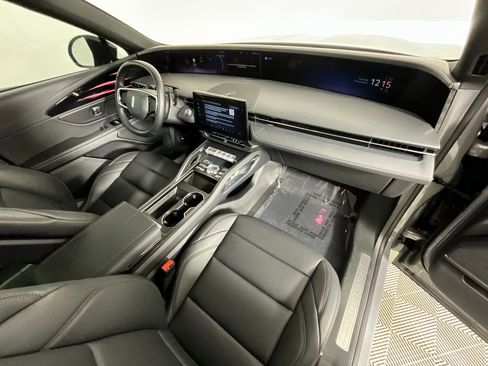 Used 2025 Lincoln Nautilus Premier w/ Jet Appearance Package image 17