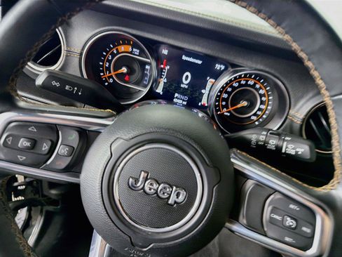 Used 2022 Jeep Wrangler Unlimited Sahara AWD/4WD image 3