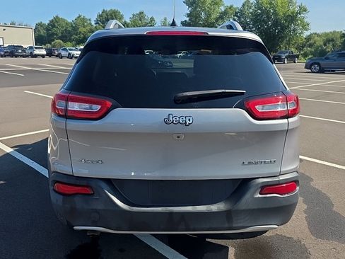 Used 2017 Jeep Cherokee Limited AWD/4WD image 5