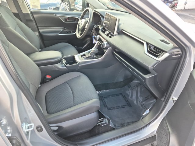 Used 2025 Toyota RAV4 LE AWD/4WD image 5
