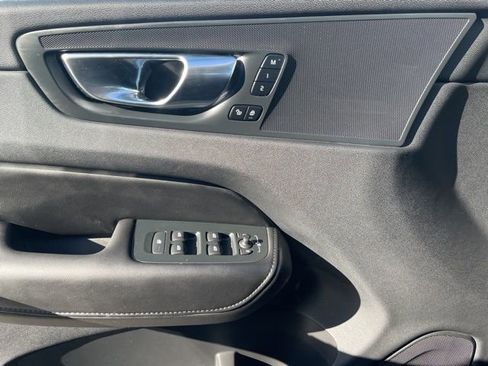 Certified 2025 Volvo XC60 B5 Core image 24