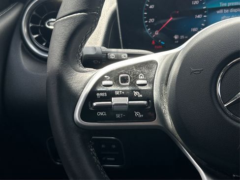 Used 2021 Mercedes-Benz GLB 250 4MATIC w/ Premium Package image 32