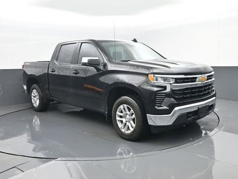 Used 2024 Chevrolet Silverado 1500 LT AWD/4WD image 3