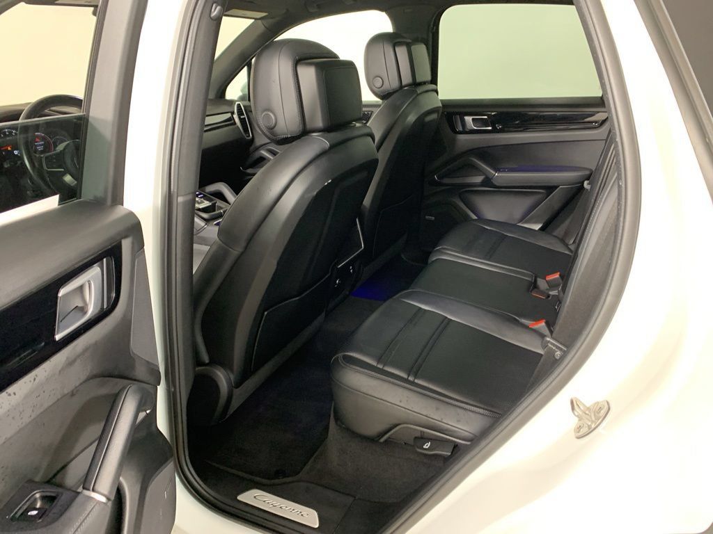 Used 2022 Porsche Cayenne AWD/4WD image 33