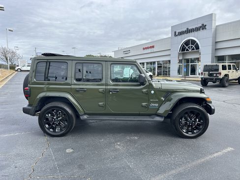 Used 2024 Jeep Wrangler Sahara image 10