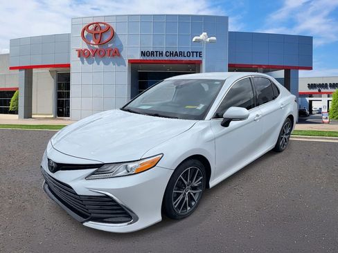 Used 2021 Toyota Camry XLE image 5