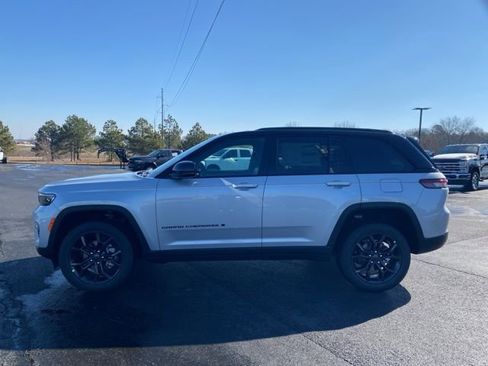 New 2025 Jeep Grand Cherokee Limited image 4