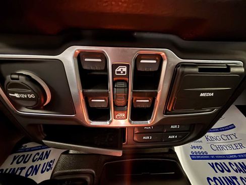 Used 2025 Jeep Gladiator Sport AWD/4WD image 20
