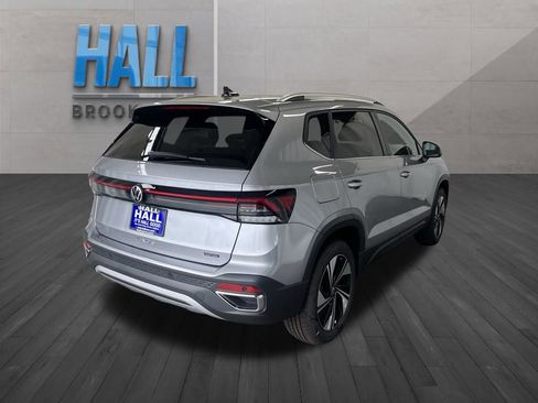 New 2025 Volkswagen Taos SE image 5
