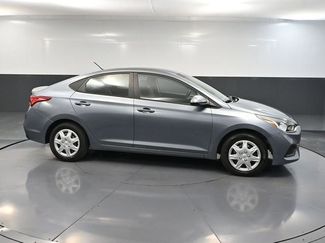 Used 2019 Hyundai Accent SE video 3