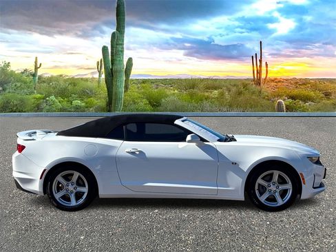 Used 2023 Chevrolet Camaro LT image 3