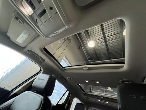 Used 2021 GMC Acadia Denali w/ Denali Ultimate Package AWD/4WD image 22