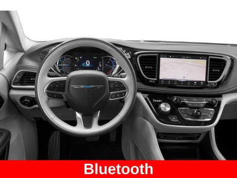 Used 2023 Chrysler Pacifica Touring-L FWD image 7