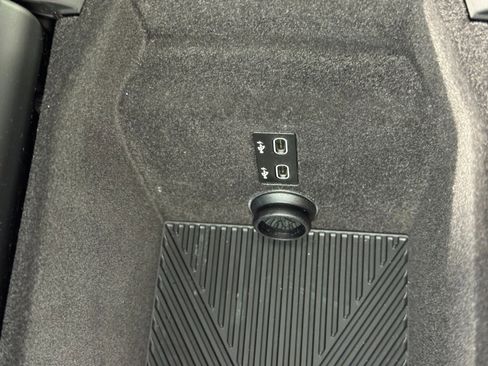 Used 2023 BMW i7 xDrive60 image 36