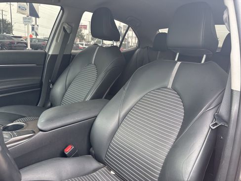 Used 2024 Toyota Camry SE FWD image 10
