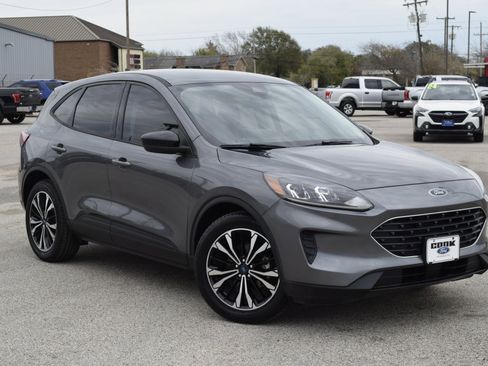 Used 2022 Ford Escape SE w/ SE Sport Appearance Package image 3