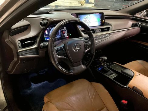 Used 2021 Lexus ES 300h Ultra Luxury w/ Accessory Package 2 image 17