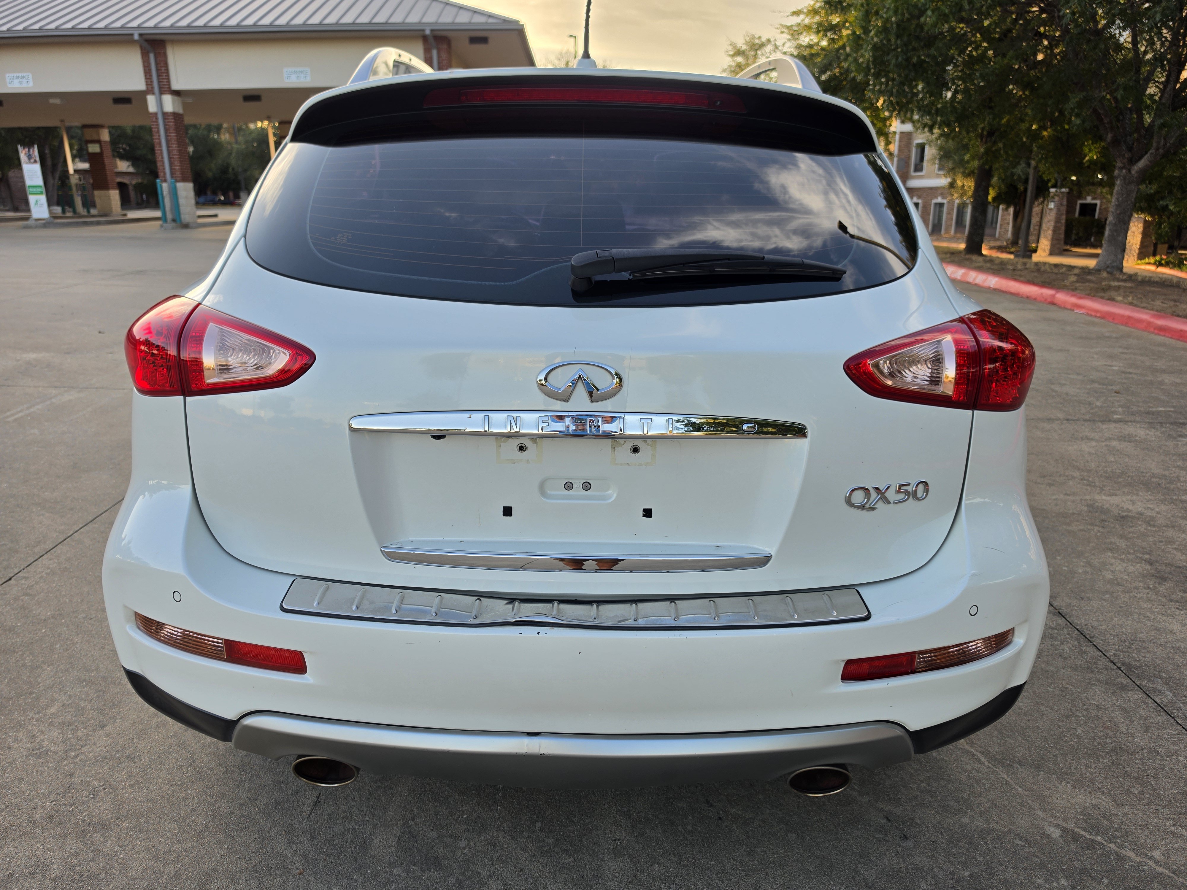 Used 2017 INFINITI QX50 AWD w/ Premium Plus Package image 6