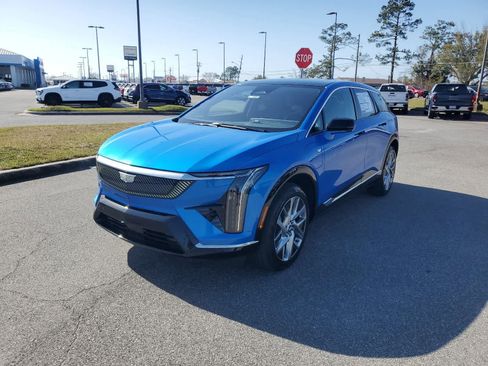 New 2025 Cadillac Optiq Luxury 2 image 1