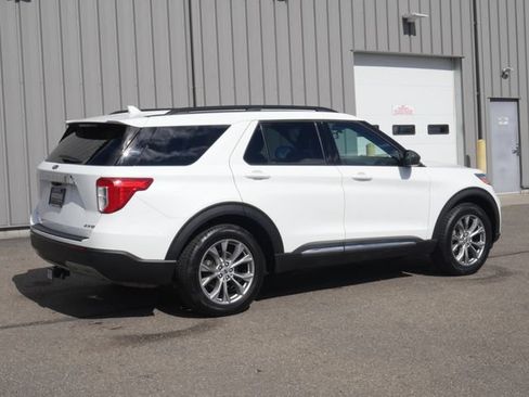 Used 2022 Ford Explorer XLT w/ Equipment Group 202A AWD/4WD image 13