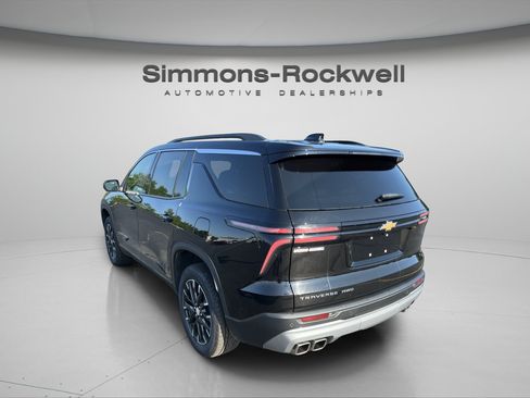 Used 2025 Chevrolet Traverse LT w/ Sun and Wheel Package AWD/4WD image 3