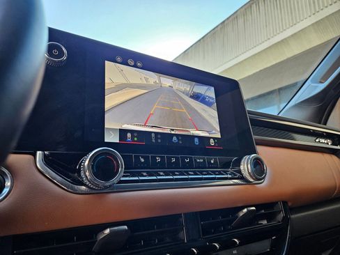 Used 2024 GMC Canyon AT4 w/ Technology Package image 17