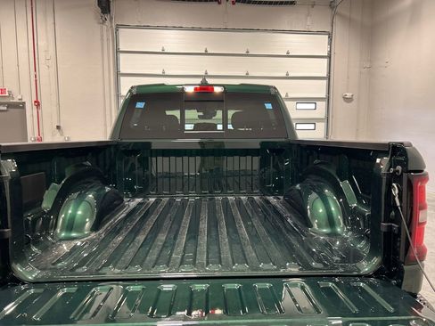 New 2026 RAM 1500 4x4 Crew Cab image 32