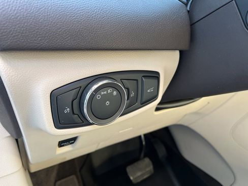 Used 2018 Lincoln MKC Reserve w/ Lincoln MKC Climate Package image 18