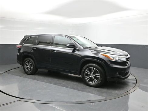 Used 2016 Toyota Highlander XLE image 17