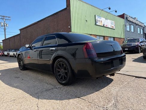 Used 2005 Chrysler 300 C w/ Navigation & Sound Group II RWD image 7