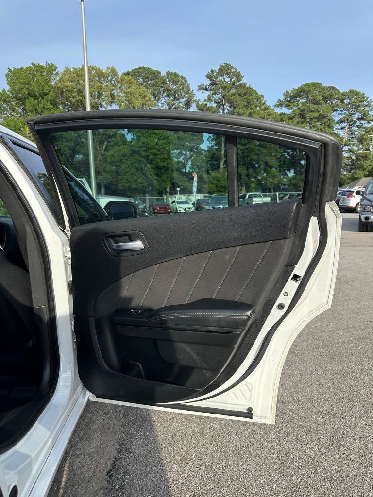 Used 2016 Dodge Charger SXT w/ Blacktop Package RWD image 18