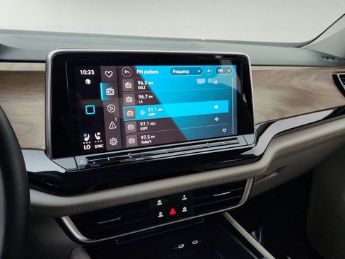 Used 2024 Volkswagen Atlas SE w/ Panoramic Sunroof Package FWD image 20