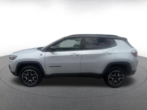 Used 2025 Jeep Compass Trailhawk AWD/4WD image 8