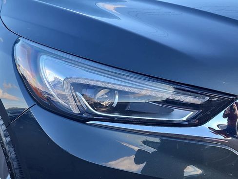 Used 2018 Buick Enclave Premium w/ Experience Buick Package image 10