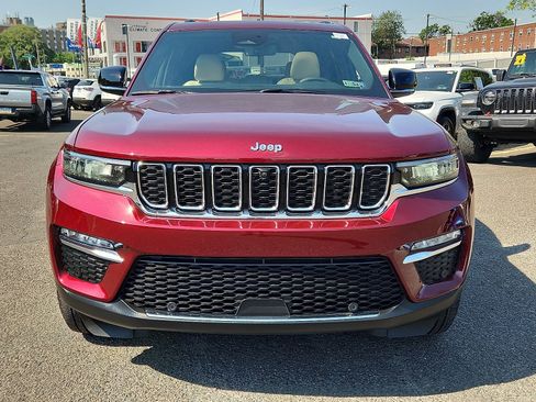 Used 2023 Jeep Grand Cherokee Limited w/ Luxury Tech Group II AWD/4WD image 2