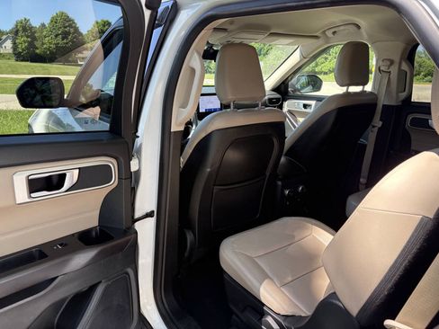 Used 2020 Ford Explorer XLT w/ Equipment Group 202A AWD/4WD image 24