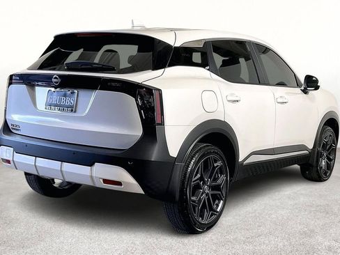 Certified 2025 Nissan Kicks SV image 2