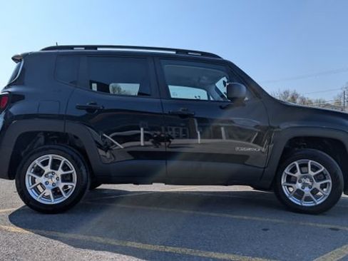 Used 2022 Jeep Renegade Latitude AWD/4WD image 4