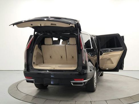 Used 2023 Cadillac Escalade Premium Luxury image 14