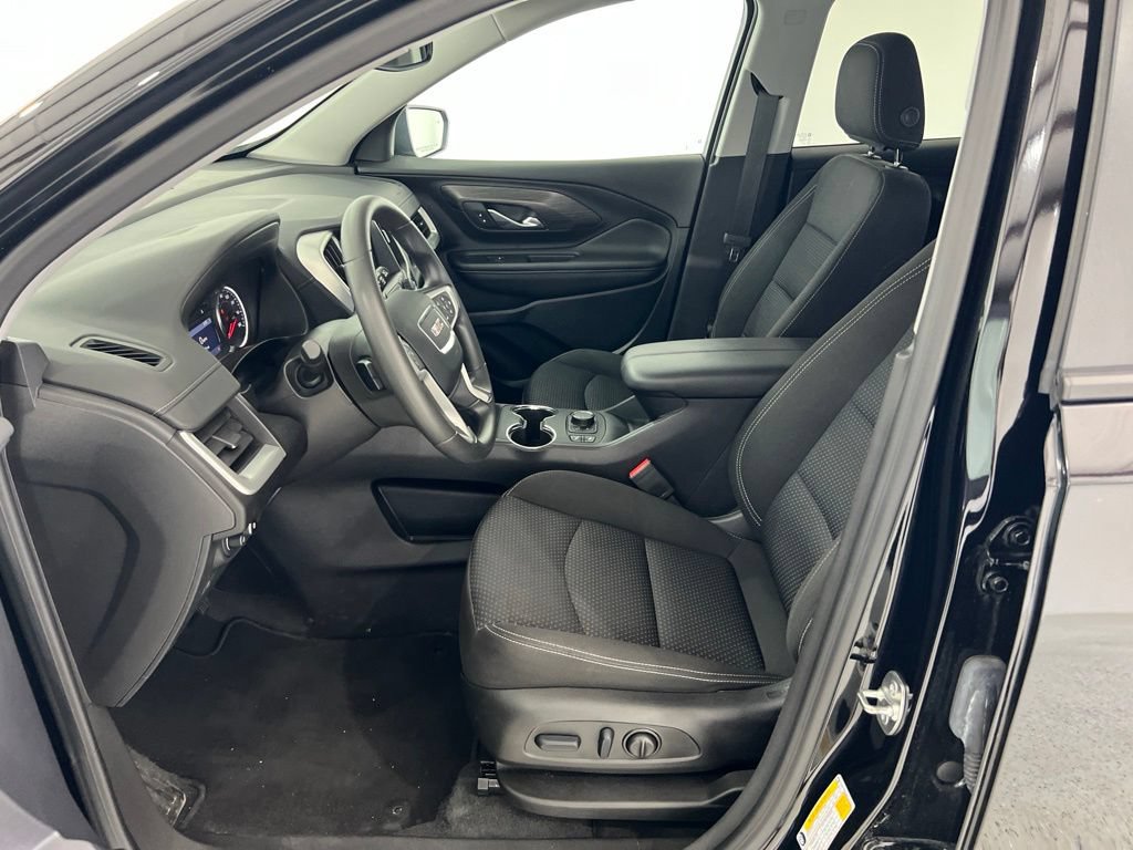Used 2024 GMC Terrain SLE w/ Driver Convenience Package FWD image 18