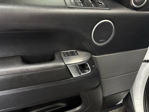 Used 2016 Land Rover Range Rover Sport SE image 47