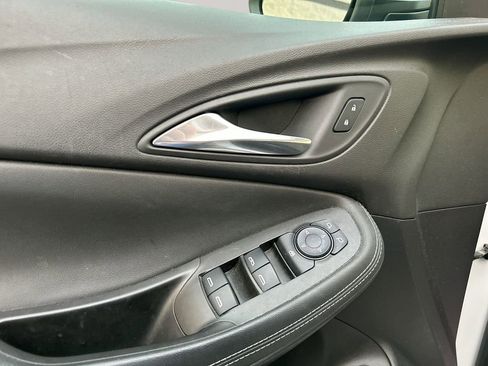 Used 2022 Buick Encore GX Select w/ Sport Touring Package FWD image 23