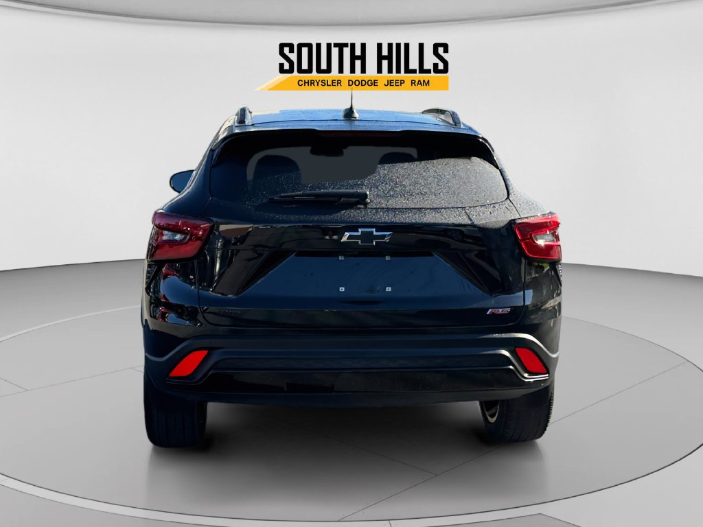 Used 2025 Chevrolet Trax RS w/ Driver Confidence Package FWD image 4