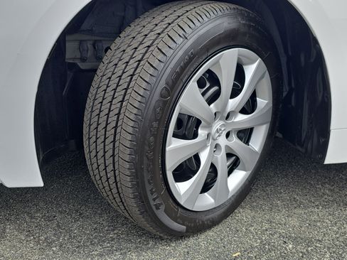 Used 2024 Toyota Corolla LE image 32