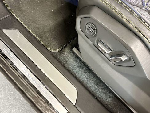 Used 2022 Lamborghini Urus image 28