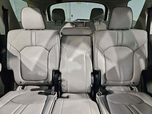 Used 2025 Honda Pilot Elite image 13