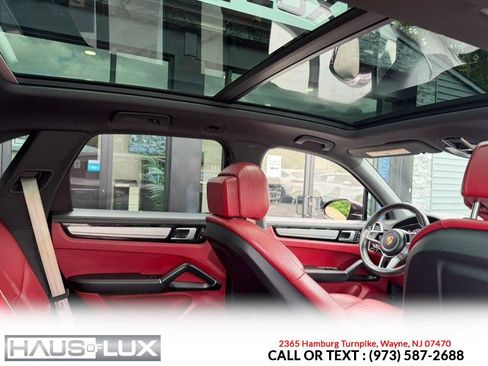 Used 2023 Porsche Cayenne Platinum Edition AWD/4WD image 20