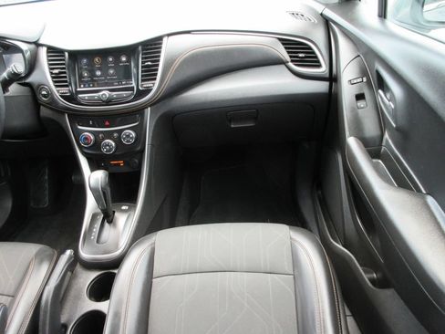 Used 2019 Chevrolet Trax LT w/ LT Convenience Package FWD image 17
