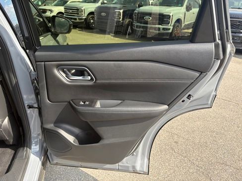 Used 2024 Nissan Rogue Platinum AWD/4WD image 11