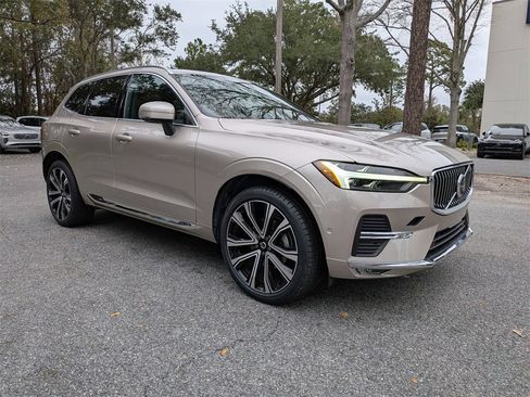 Certified 2023 Volvo XC60 B5 Ultimate image 2